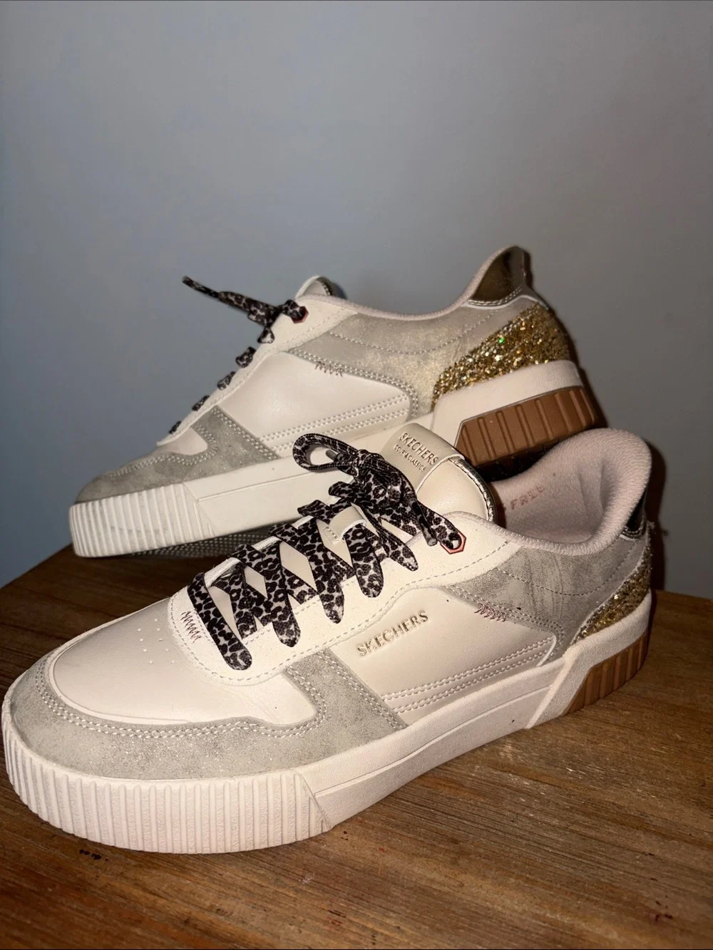 Skechers Women's Cream & Gold Glitter Low-Top Sneakers Size 10